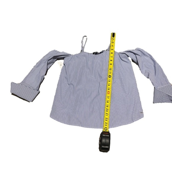 Bebe 3/4 cold shoulder Blouse - Picture 4 of 7